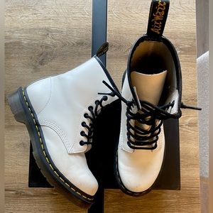 Dr.Martens 1460 SMOOTH LEATHER LACE UP BOOTS White Womens Size 6